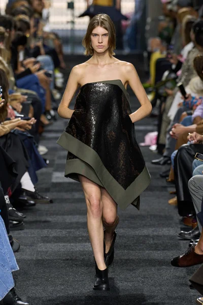 Look 17